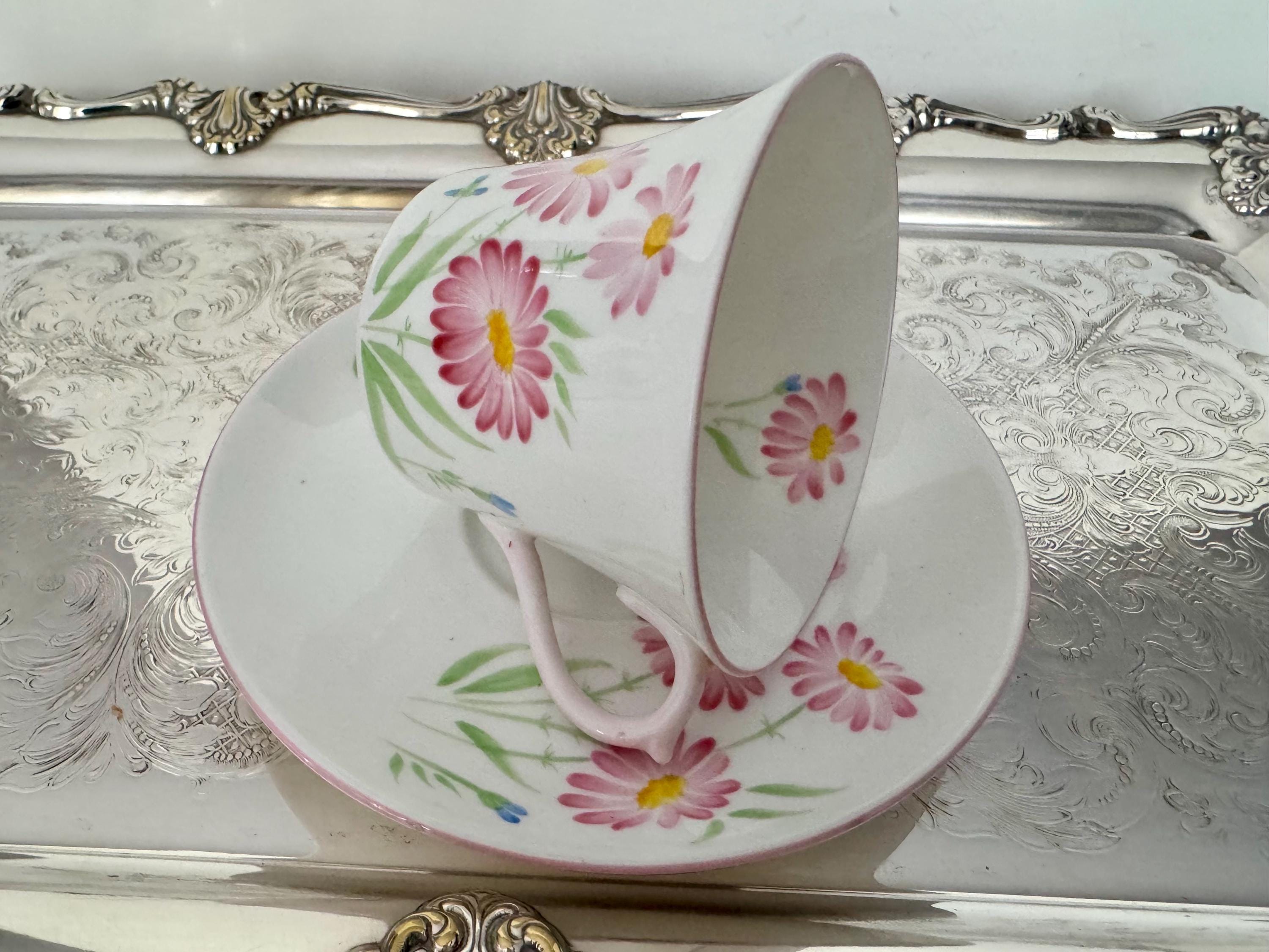 Rare Shelley England Teacup & Saucer – Pattern T2384 – Warwick Shape – Gold Trim – 1945–1966