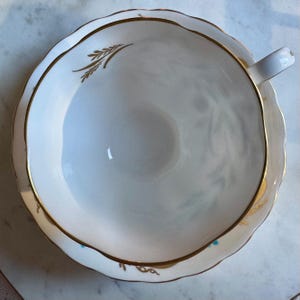 Vintage Royal Chelsea Bone China Teacup & Saucer – Pattern 4983A, Hand Decorated Turquoise Gold bild 2