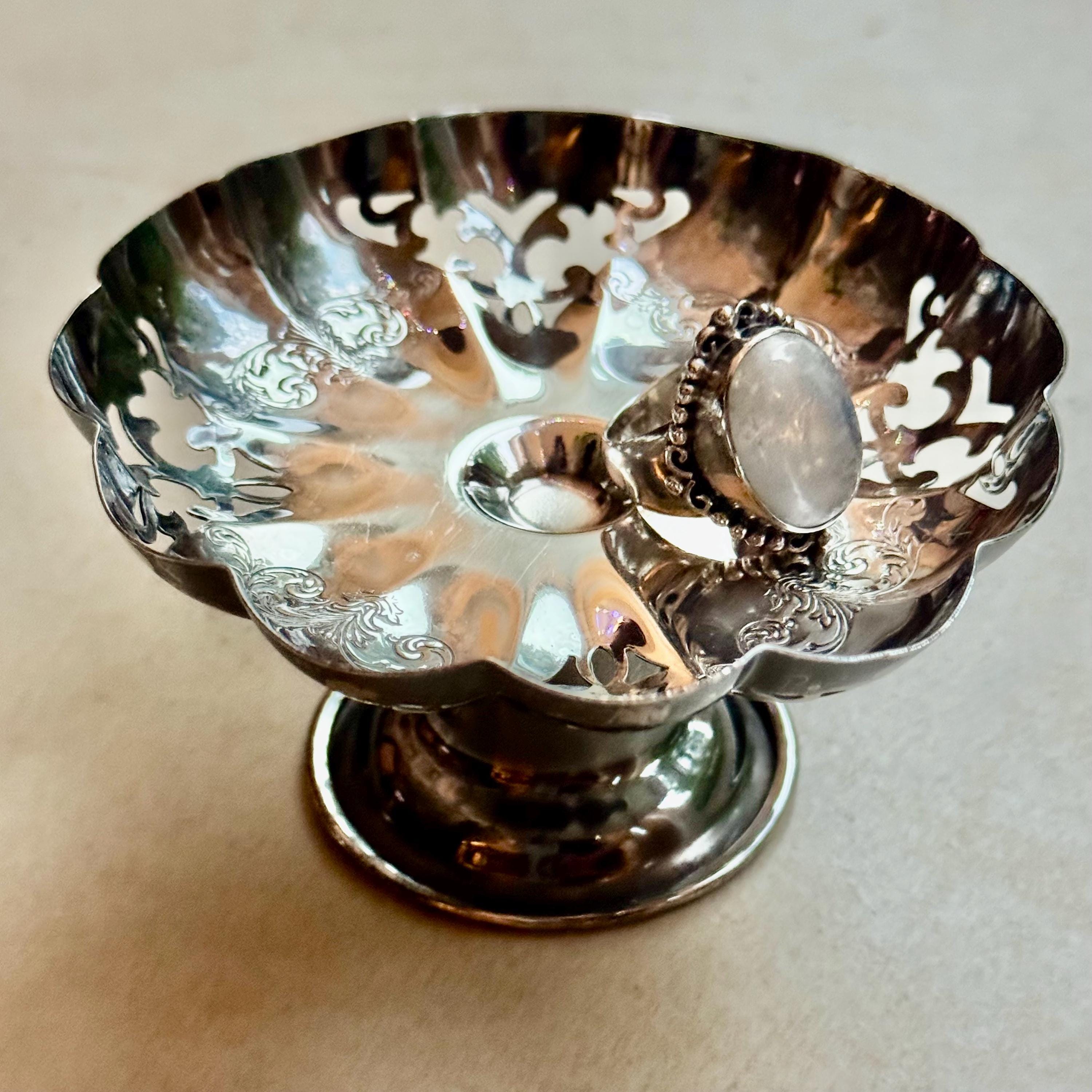 Vintage Silverplate Pedestal Dish – Ornate Cutwork & Etched Design