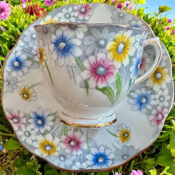Royal Albert Bone China Teacup & Saucer – “Maryland” 1724 – England – Colorful Daisies