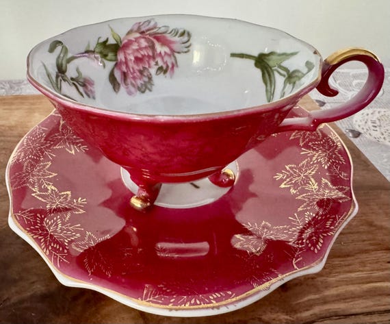 Vintage Hand Painted Japan Three-Footed Teacup & Saucer – Crimson Red with Gold Maple Leaf Motif