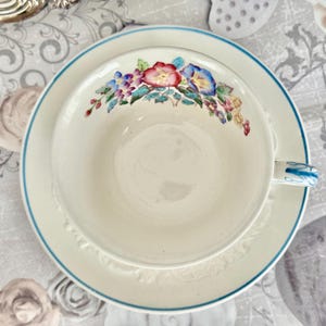 Vintage Wedgwood Patrician “Morning Glory” Embossed Teacup & Saucer – Made in England bild 5