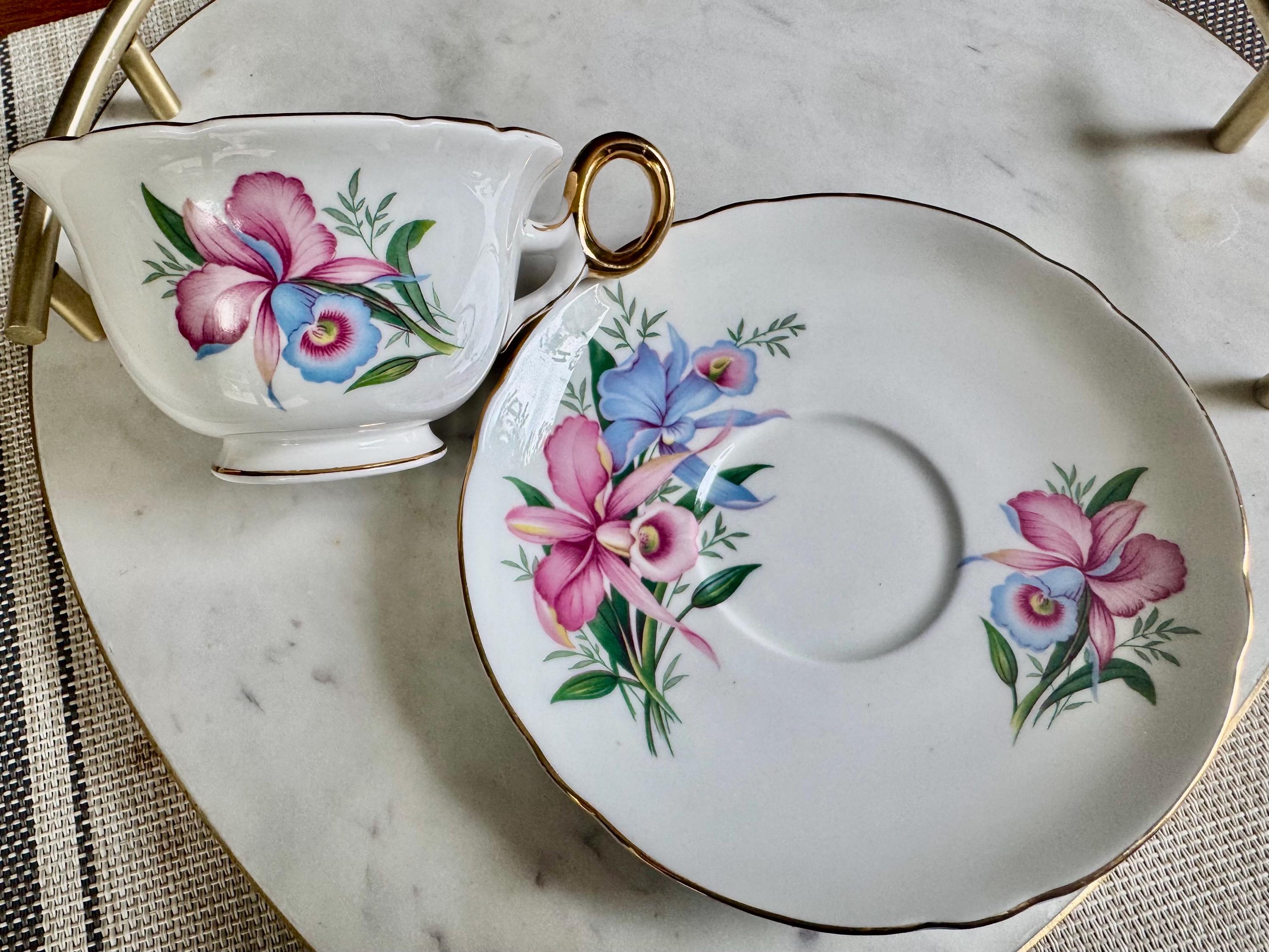 Rare Shelley England Teacup & Saucer – Pattern T2384 – Warwick Shape – Gold Trim – 1945–1966