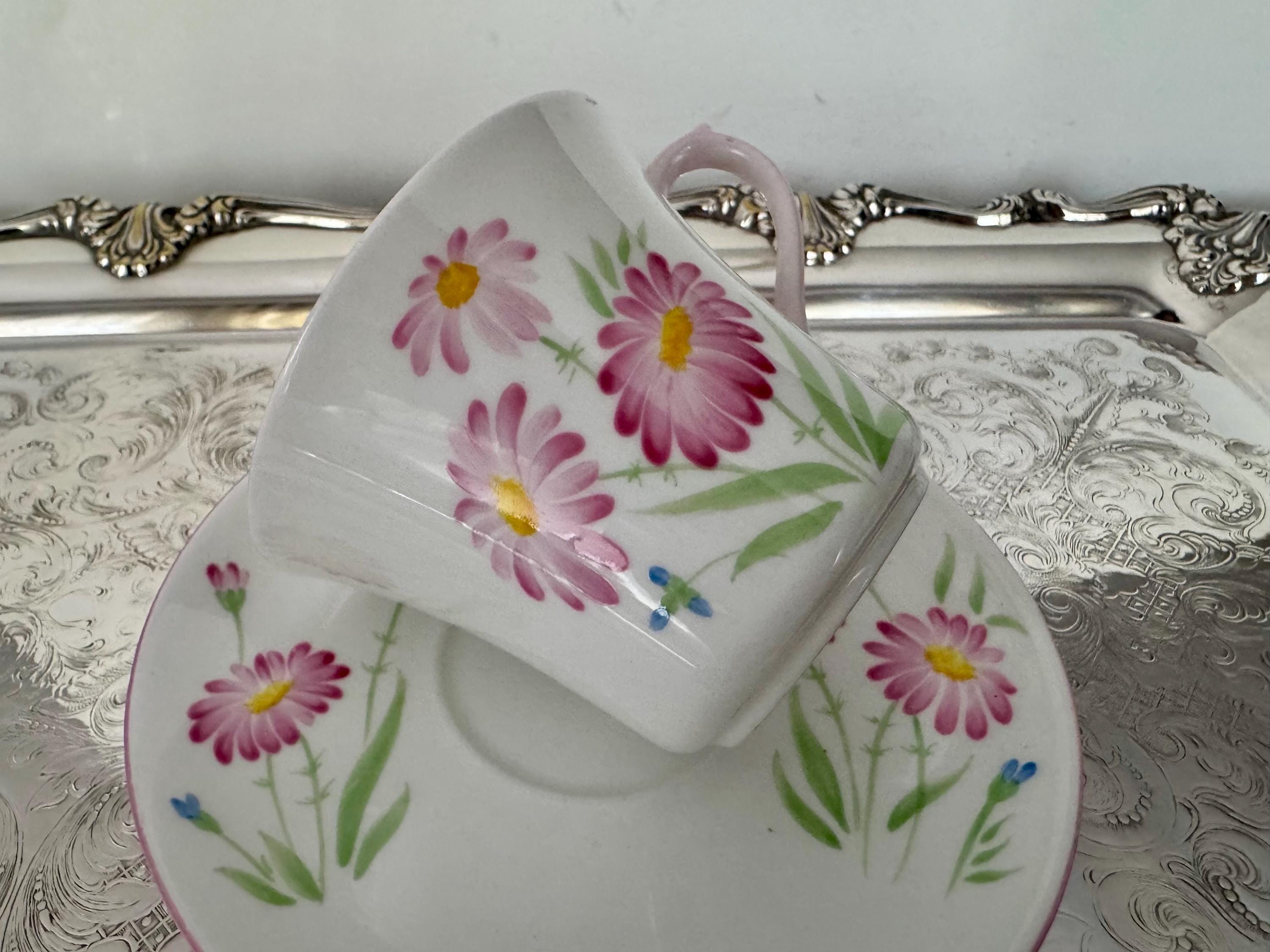 Rare Shelley England Teacup & Saucer – Pattern T2384 – Warwick Shape – Gold Trim – 1945–1966