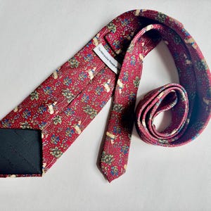 Corbata de seda con diseño de unicornio en un jardín de The Met Store – Corbata de arte del Museo de Tapices Medievales – 100% seda imagen 11