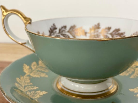 Vintage Aynsley Bone China Cup & Saucer – Pattern 14226 – Sage Green with Gold Leaf – England
