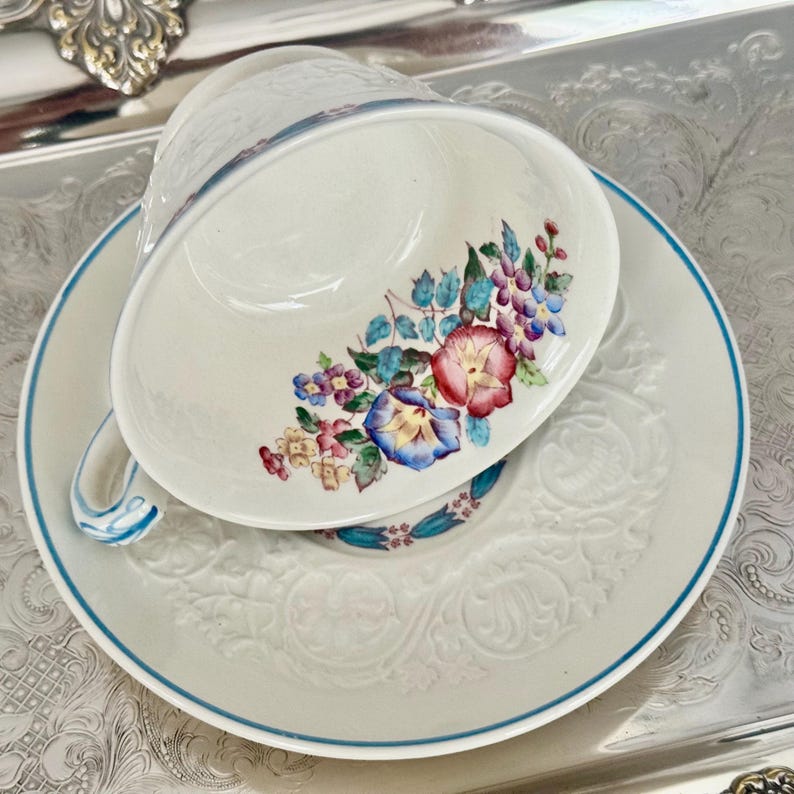 Vintage Wedgwood Patrician “Morning Glory” Embossed Teacup & Saucer – Made in England bild 1