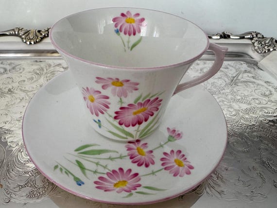 Rare Shelley England Teacup & Saucer – Pattern T2384 – Warwick Shape – Gold Trim – 1945–1966