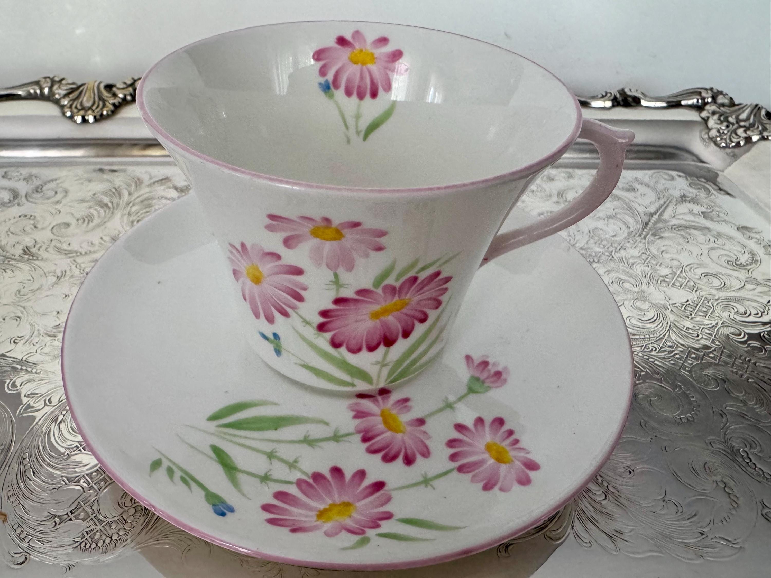 Rare Shelley England Teacup & Saucer – Pattern T2384 – Warwick Shape – Gold Trim – 1945–1966