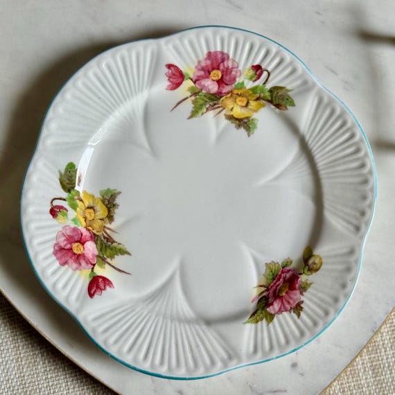 Vintage Shelley “Begonia” Plate – England | Delicate Florals | Scalloped Edge | Fine Bone China