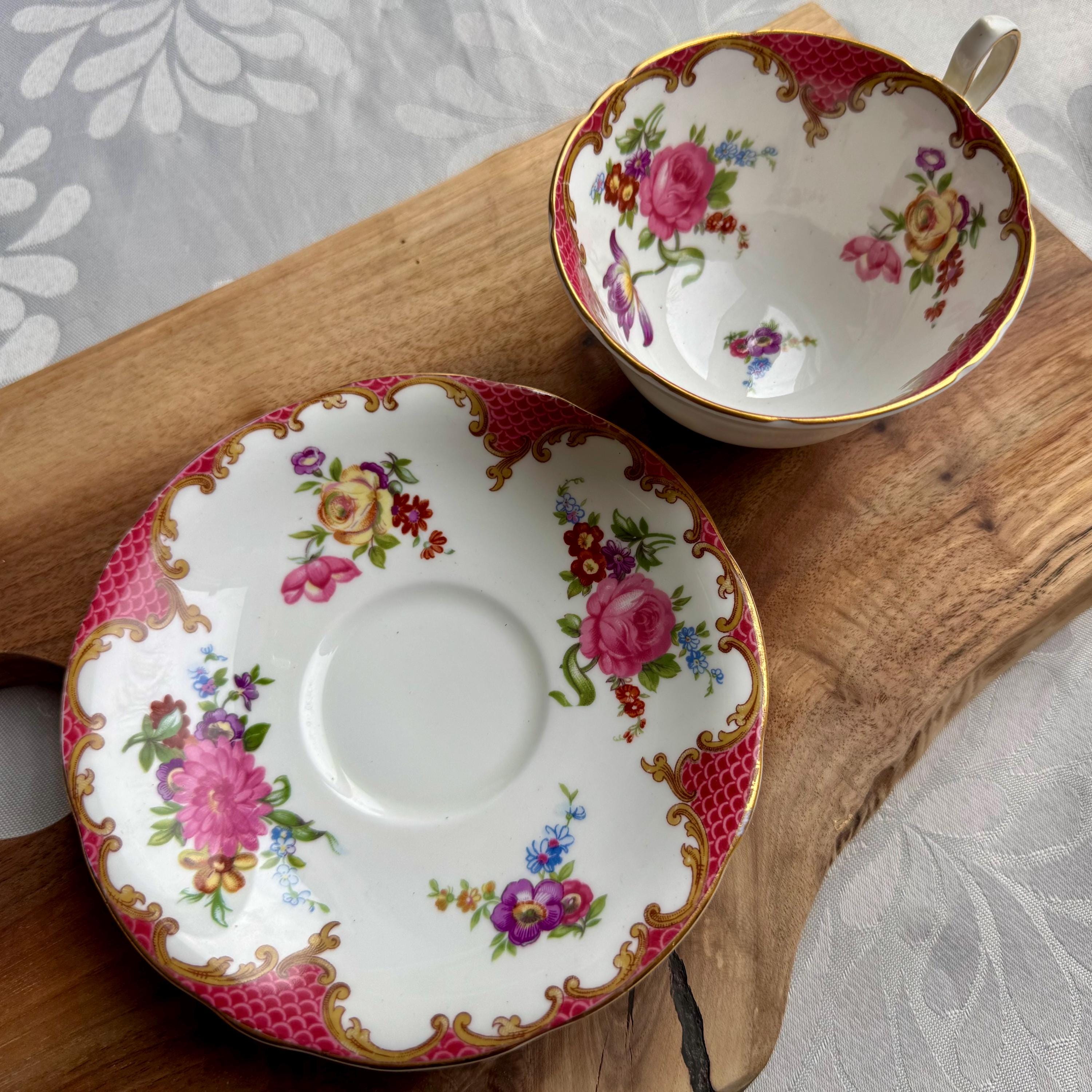Vintage Aynsley Teacup & Saucer – Pattern B971 – Pink Scale Border Floral Interior – Made in England