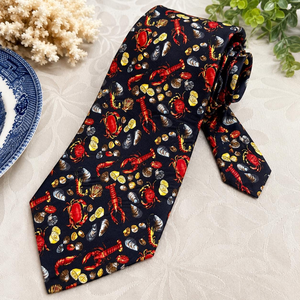 Vintage Museum Artifacts All Silk Seafood Lobster Crab Novelty Tie – Made in USA