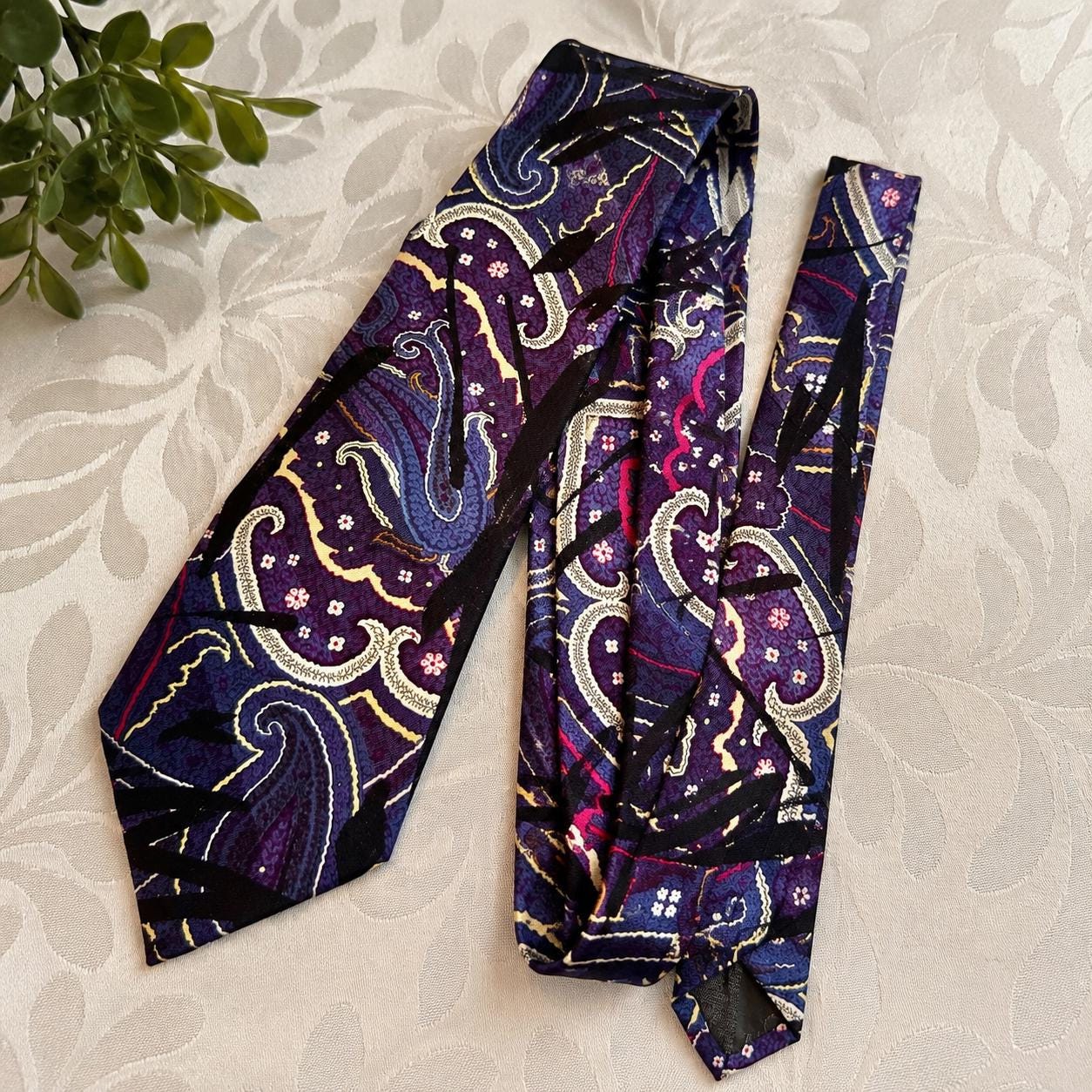 Vintage T.H. Ross 100% Silk Abstract Paisley Tie – Hand Made in Italy – Purple Black Necktie
