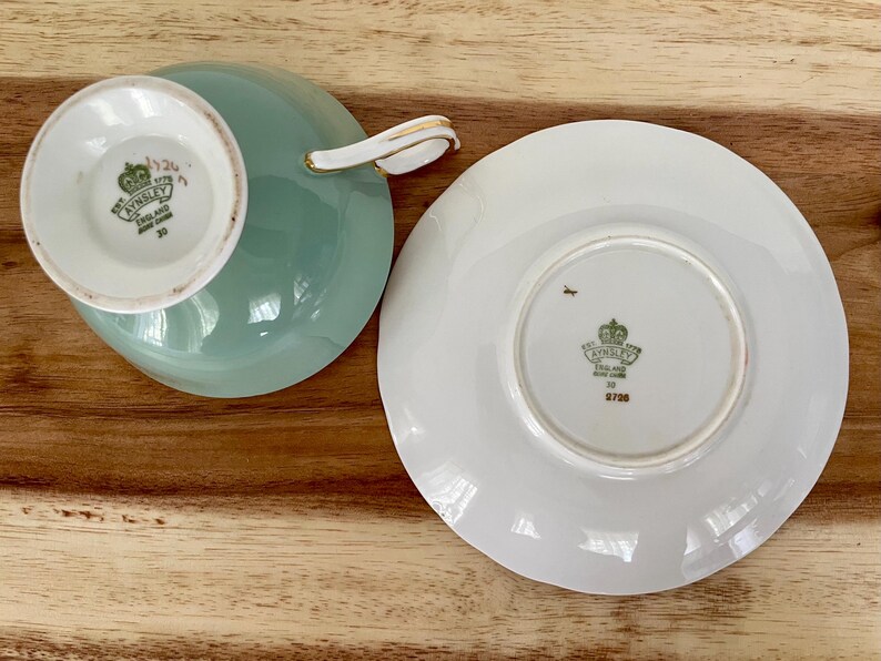 Vintage Aynsley Bone China Cup & Saucer – Pattern 14226 – Sage Green with Gold Leaf – England bild 8