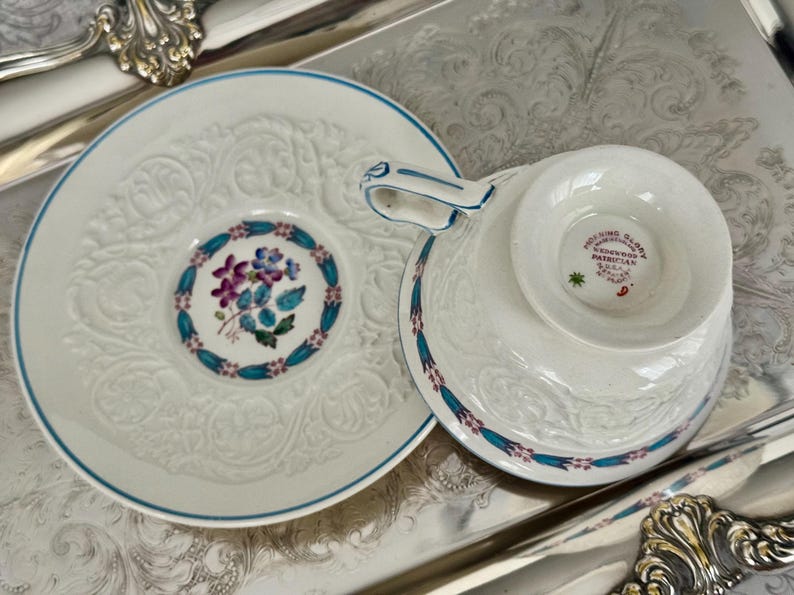 Vintage Wedgwood Patrician “Morning Glory” Embossed Teacup & Saucer – Made in England bild 8