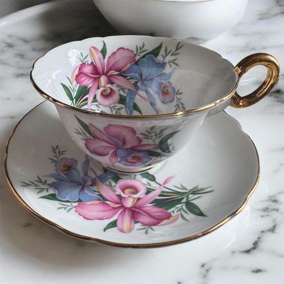 Rare Shelley England Teacup & Saucer – Pattern T2384 – Warwick Shape – Gold Trim – 1945–1966