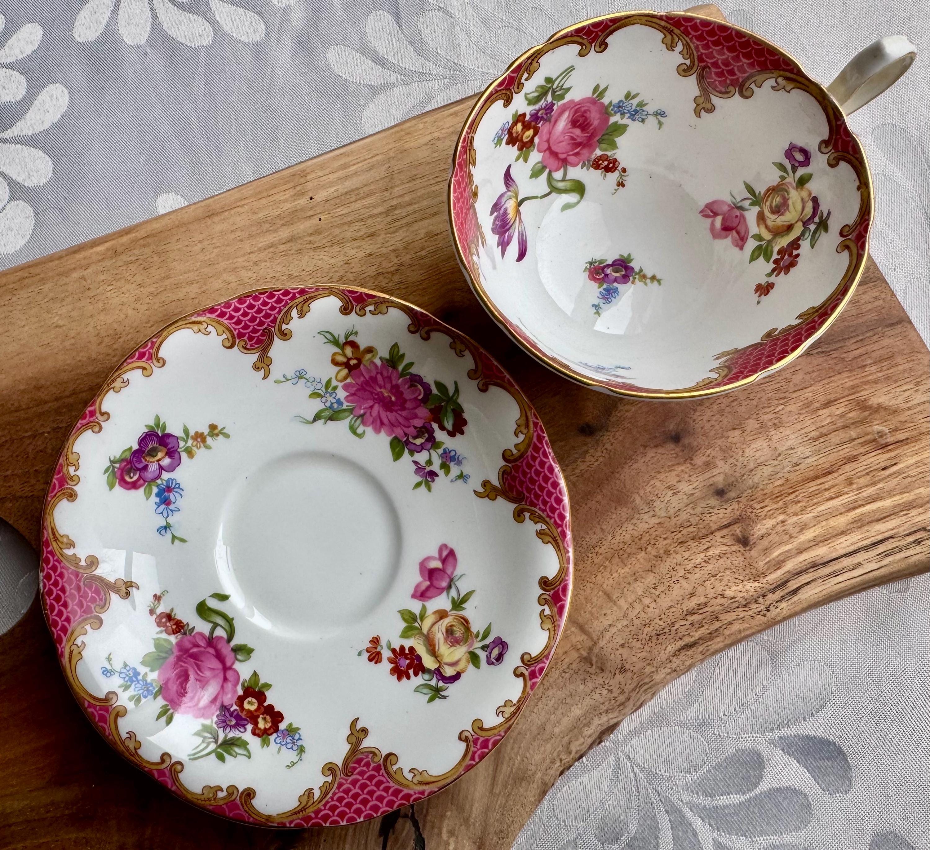 Vintage Aynsley Teacup & Saucer – Pattern B971 – Pink Scale Border Floral Interior – Made in England