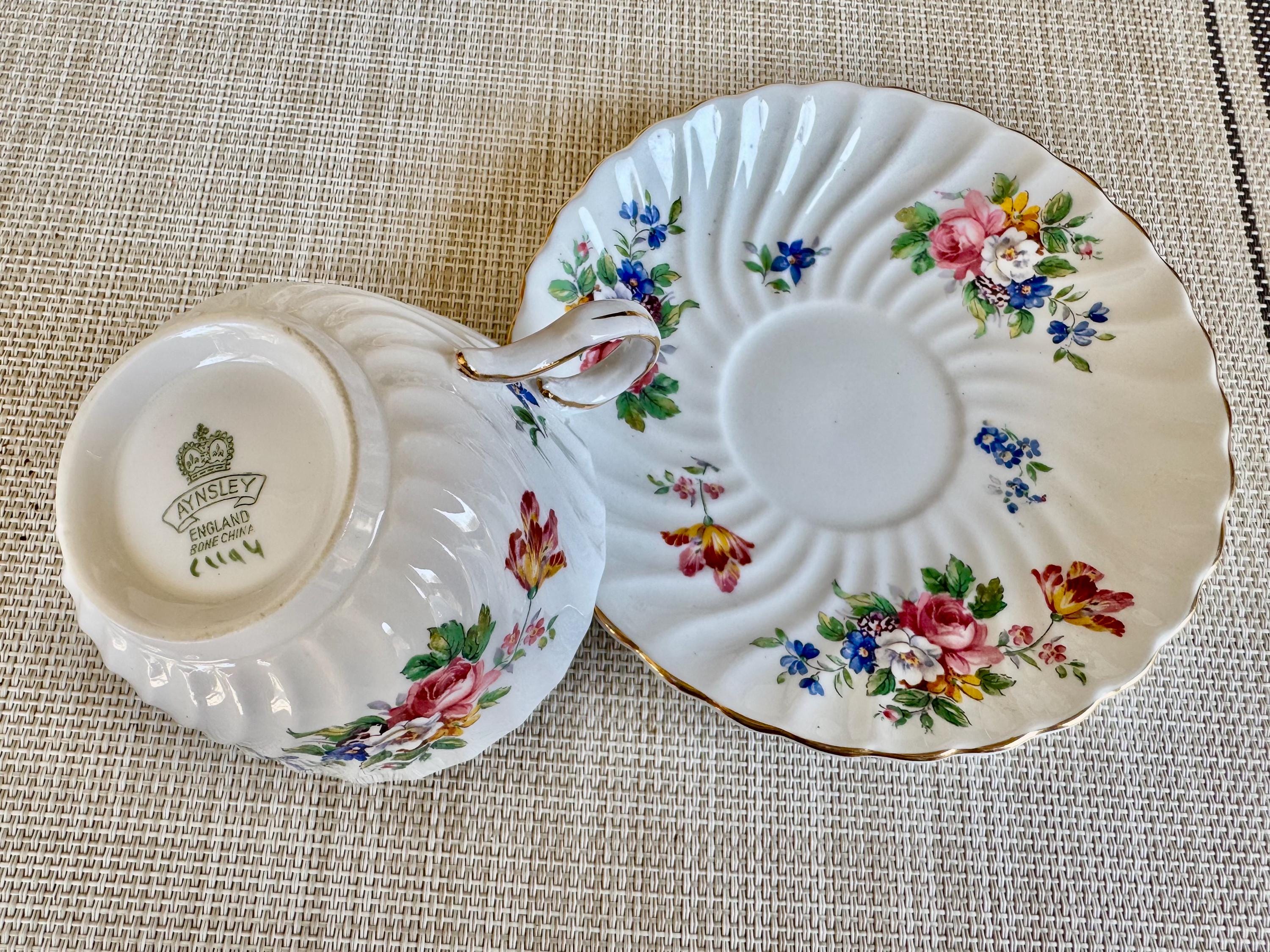 Vintage Aynsley Teacup & Saucer – Cottage Garden Floral Bouquet – Ribbed Swirl Shape – Made in England