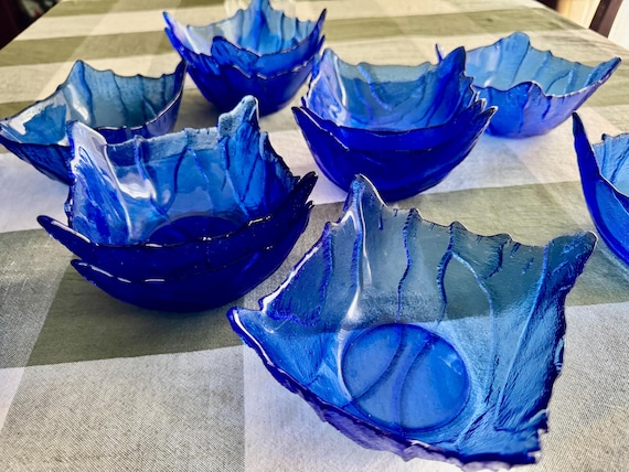 Mid-Century Sea Green Blown Glass Bowl – Leaf Textured & Sculptural – Possibly Scandinavian