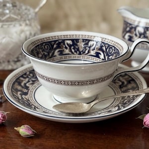 Wedgwood Florentine Teacup & Saucer – Blue Brown – Bone China England zdjęcie 1