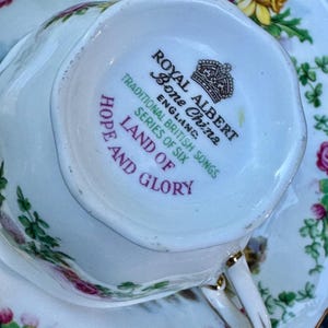 Royal Albert Bone China “Land of Hope and Glory” Teacup & Saucer bild 4