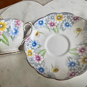 Royal Albert Bone China Teacup & Saucer – “Maryland” 1724 – England – Colorful Daisies bild 7