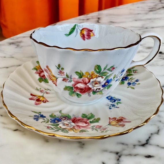 Vintage Aynsley Teacup & Saucer – Cottage Garden Floral Bouquet – Ribbed Swirl Shape – Made in England
