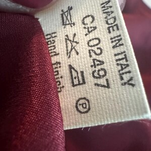 Vintage vinröd sidennäsduk / halsduk – 100 % siden – Tillverkad i Italien bild 3