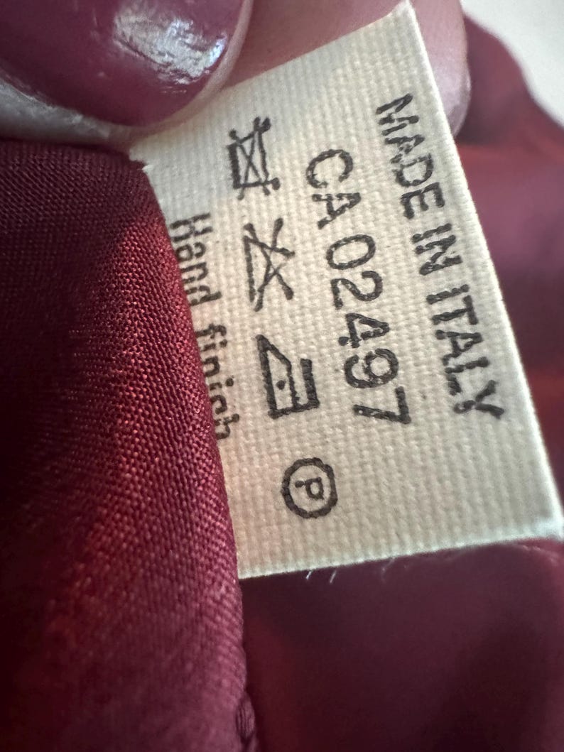 Vintage vinröd sidennäsduk / halsduk – 100 % siden – Tillverkad i Italien bild 3