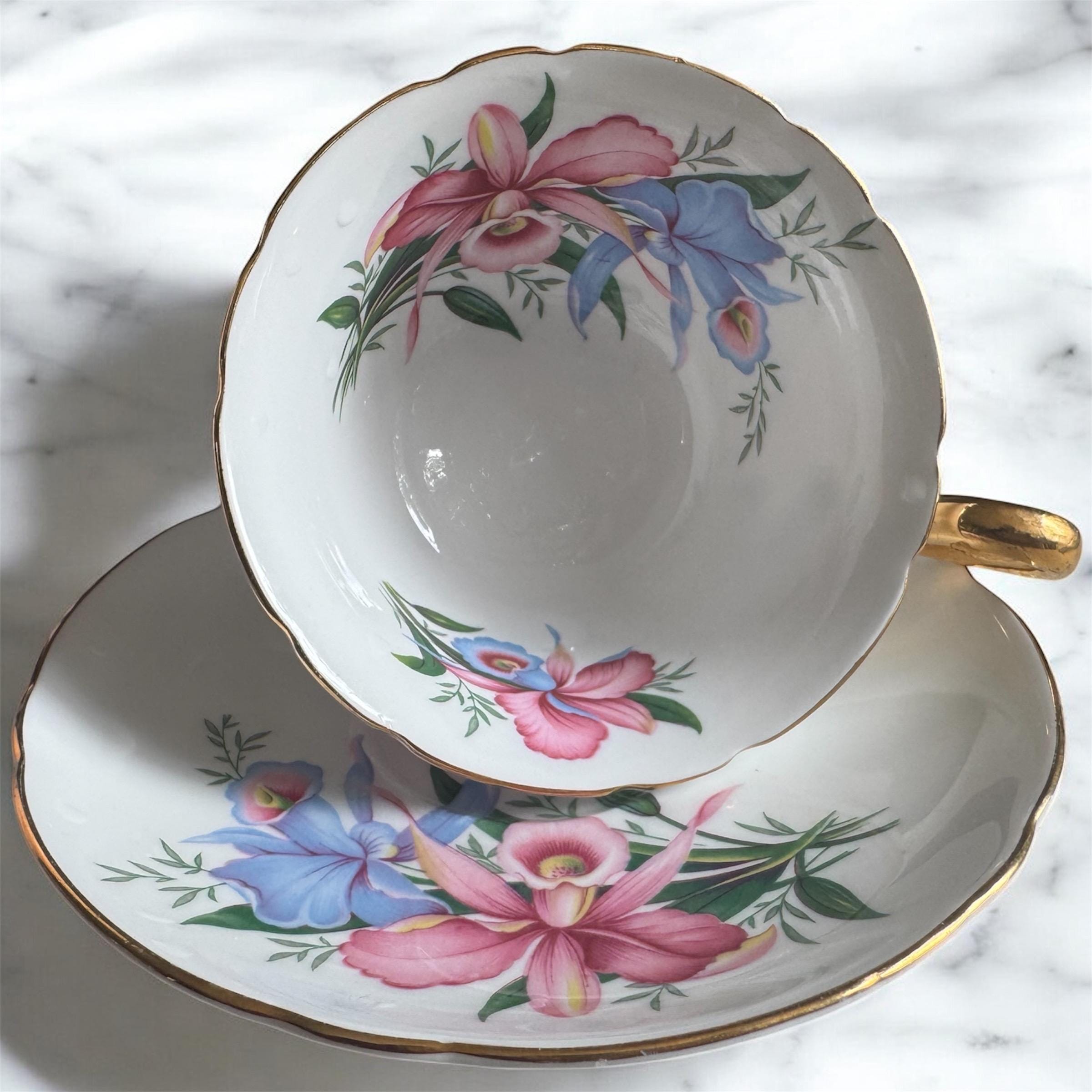 Rare Shelley England Teacup & Saucer – Pattern T2384 – Warwick Shape – Gold Trim – 1945–1966