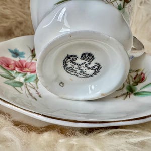 Royal Grafton Fine Bone China Teacup & Saucer – Pink Floral – Made in England 画像 6