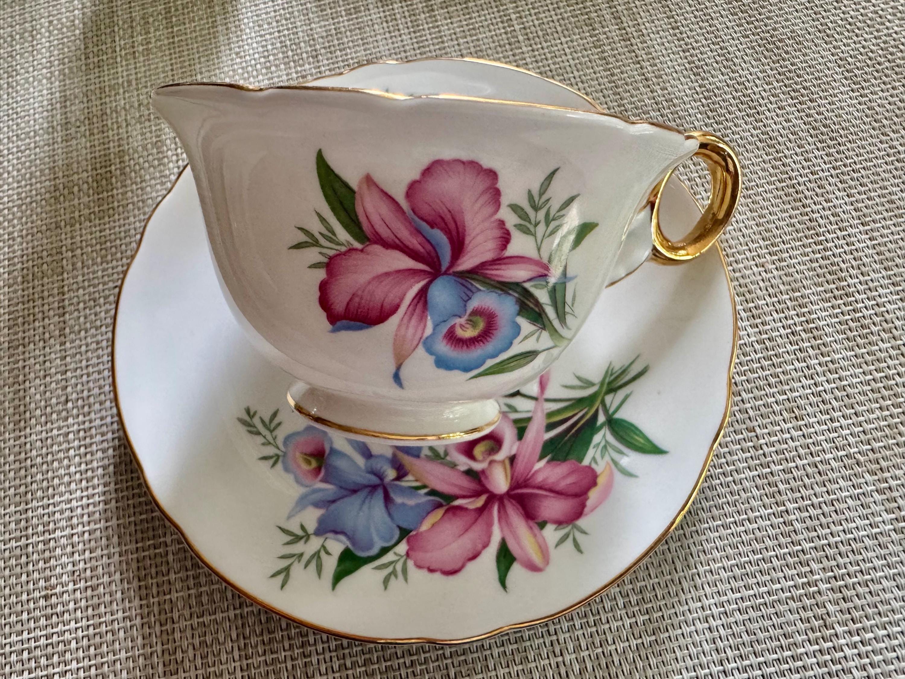 Rare Shelley England Teacup & Saucer – Pattern T2384 – Warwick Shape – Gold Trim – 1945–1966