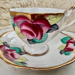 Vintage Queen Anne Bone China Teacup & Saucer – Hand-Painted Roses with Gold Rim bild 1