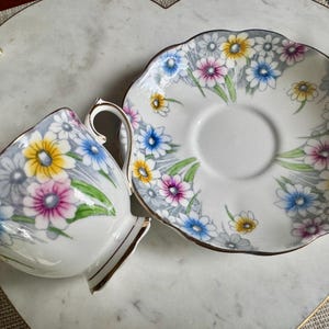 Royal Albert Bone China Teacup & Saucer – “Maryland” 1724 – England – Colorful Daisies bild 6