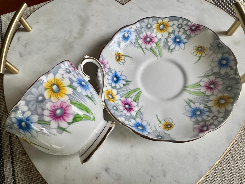 Royal Albert Bone China Teacup & Saucer – “Maryland” 1724 – England – Colorful Daisies bild 6