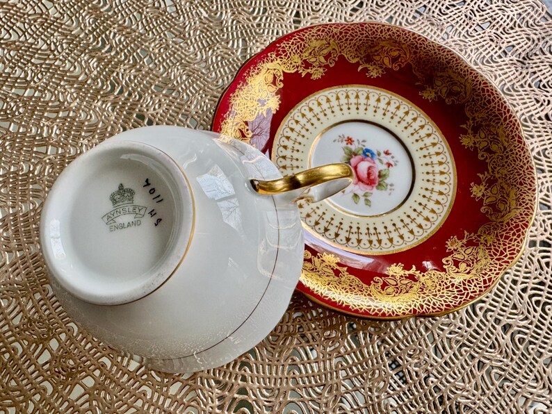 Vintage Aynsley England – Red Gold Filigree Floral Teacup & Saucer bild 4