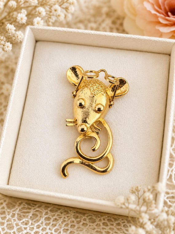 Vintage Gold Tone Professor Mouse Brooch – Whimsical Figural Pin Mid-Century Style