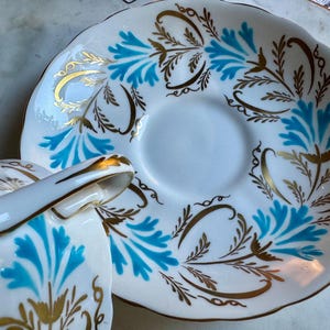Vintage Royal Chelsea Bone China Teacup & Saucer – Pattern 4983A, Hand Decorated Turquoise Gold bild 4