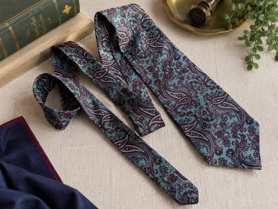 Vintage Club International by Tip Top 100% Silk Paisley Necktie – Made in Canada