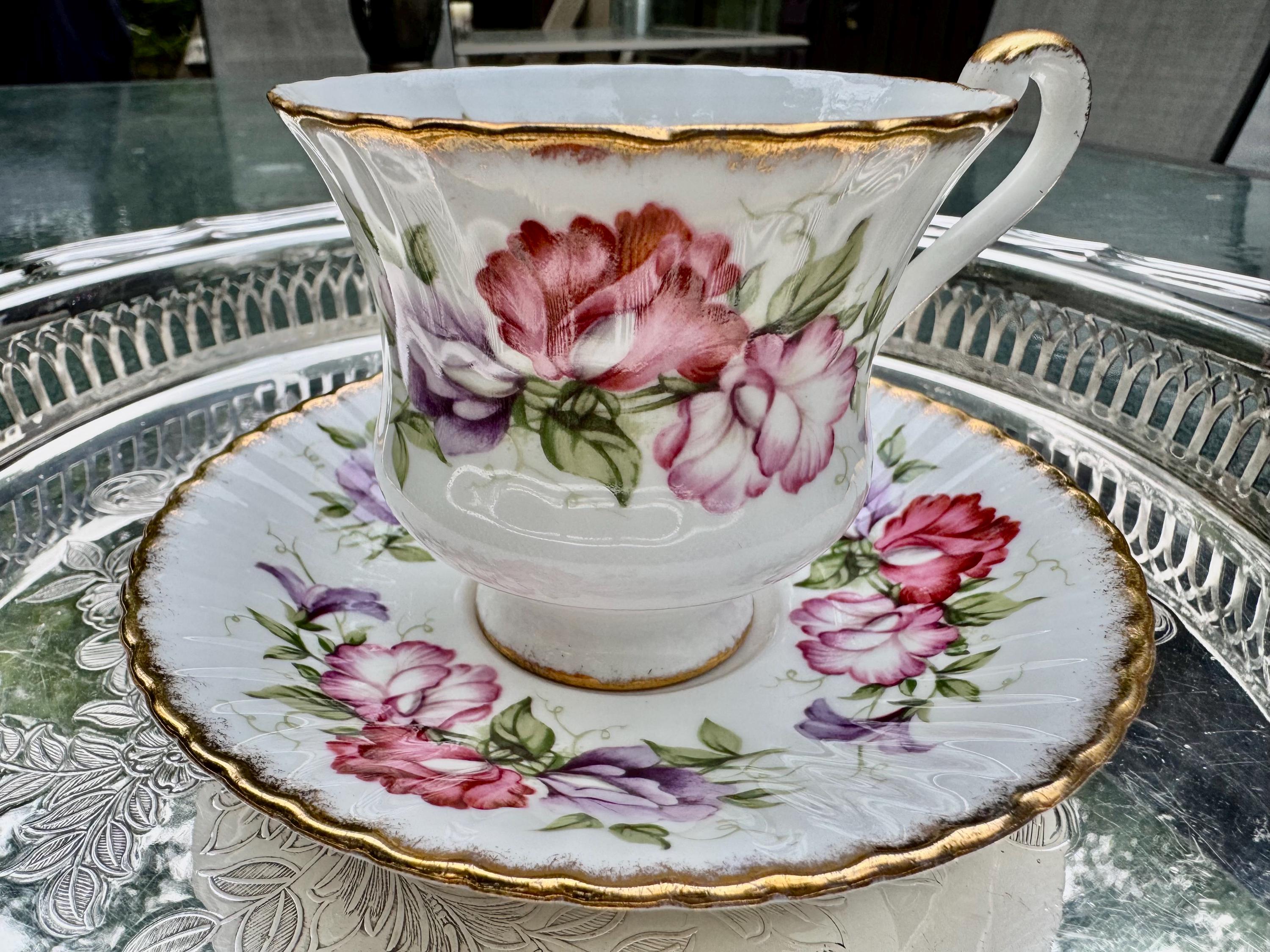 Vintage Paragon Fine Bone China Teacup & Saucer – Sweet Pea Floral – Gold Rim – England (1950-1959)