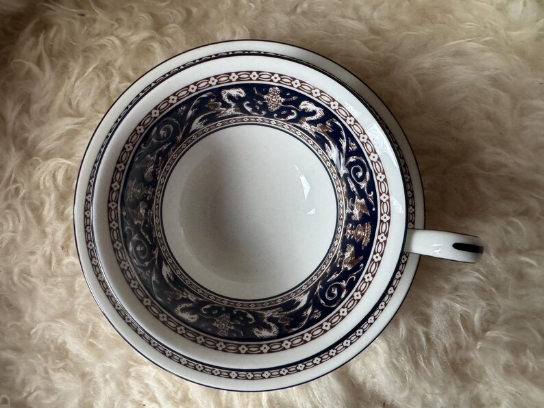 Wedgwood Florentine Teacup & Saucer – Blue Brown – Bone China England zdjęcie 12