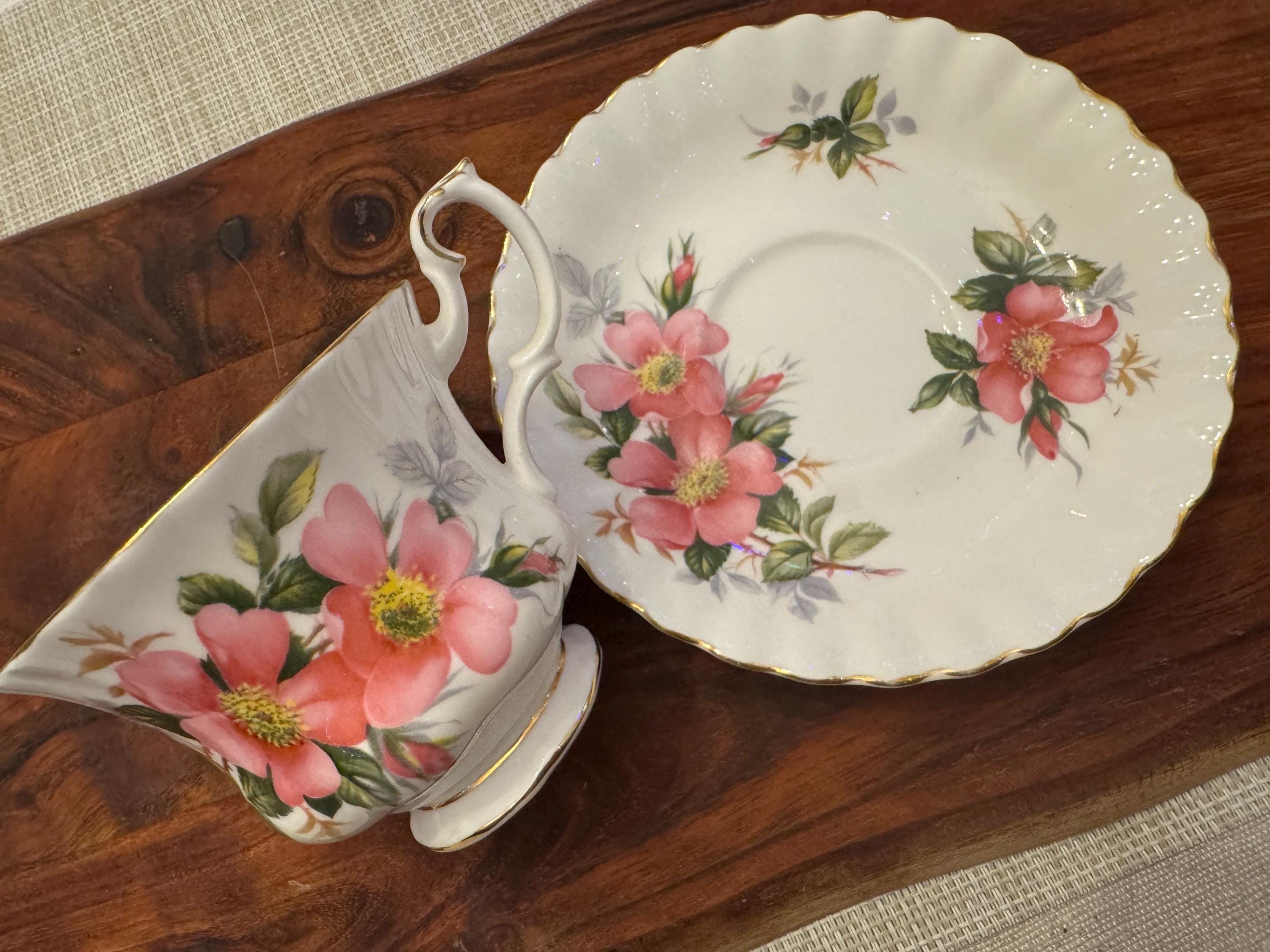 Vintage Royal Albert Prairie Rose Tea Cup and Saucer: Fine Bone China