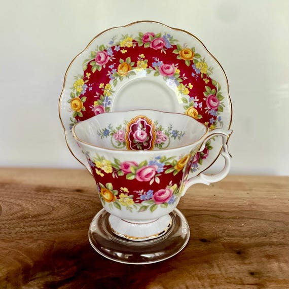 Vintage Royal Albert Garland Series “Elegance” Teacup & Saucer – Crimson Red Floral Garland