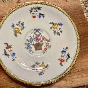Vintage Aynsley Bone China Cup and Saucer: Basket of Flowers, Made in England (1930s-1940s) immagine 4
