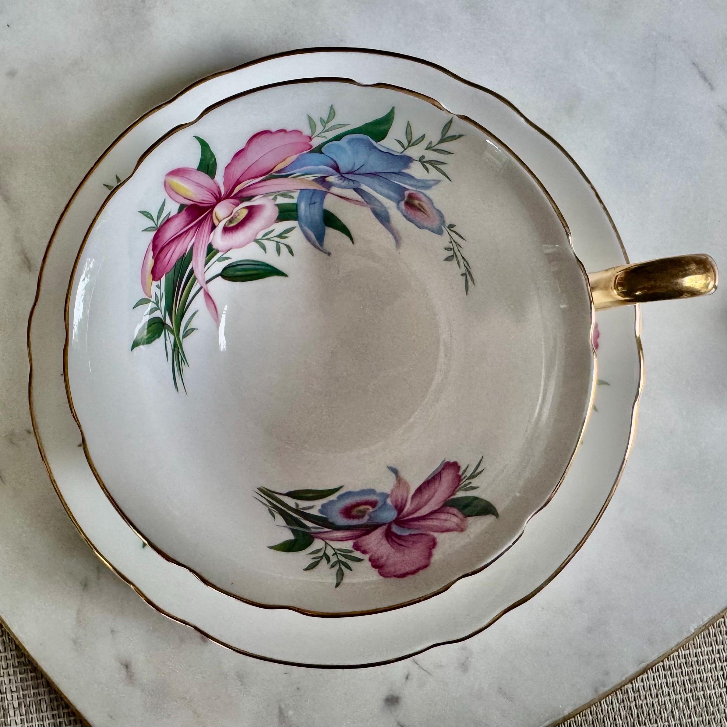 Rare Shelley England Teacup & Saucer – Pattern T2384 – Warwick Shape – Gold Trim – 1945–1966