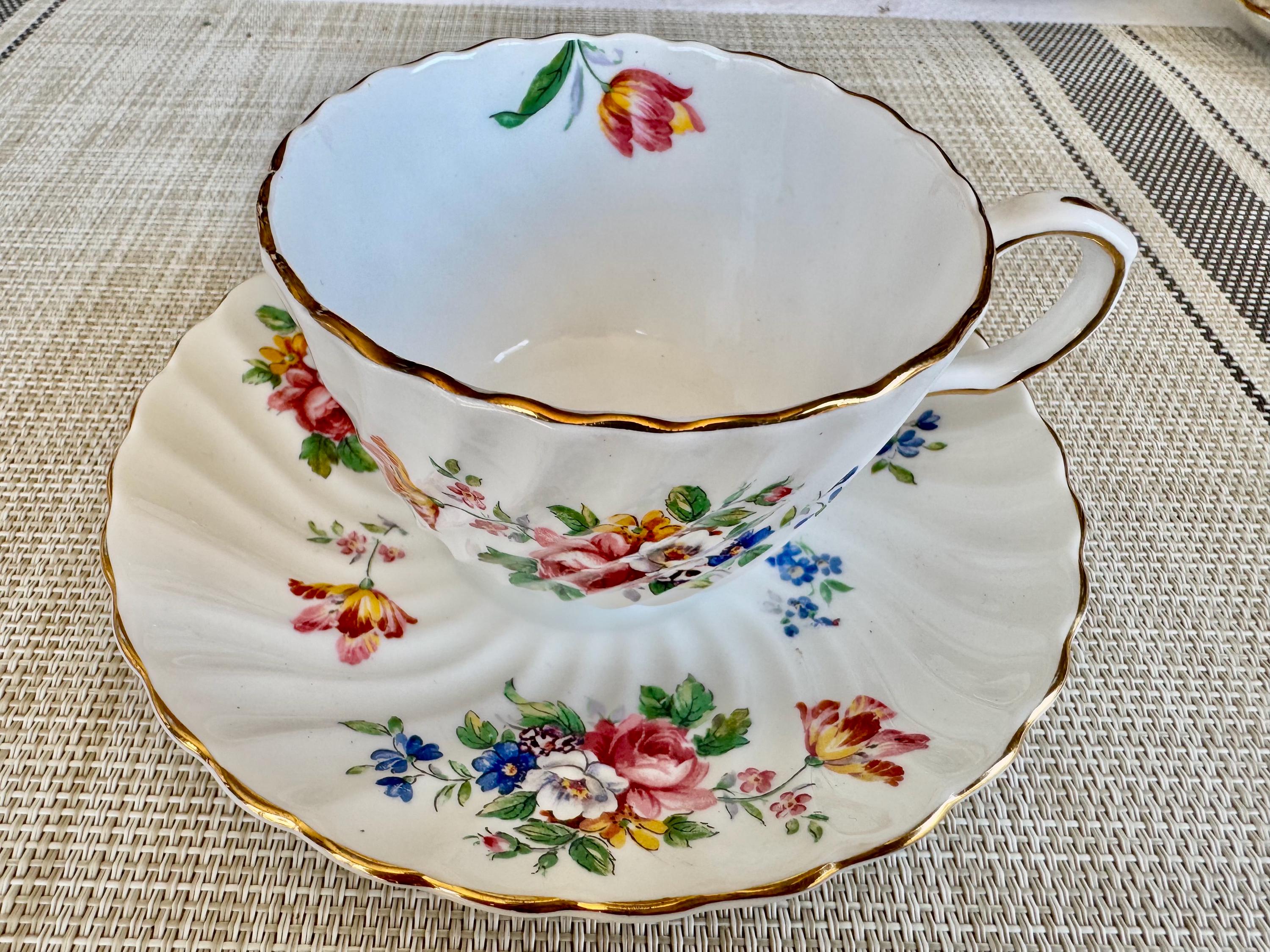 Vintage Aynsley Teacup & Saucer – Cottage Garden Floral Bouquet – Ribbed Swirl Shape – Made in England