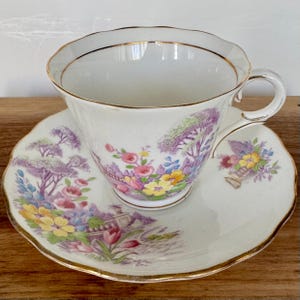 Vintage Colclough Bone China Teacup & Saucer – English Cottage Garden Scene – Made in Longton, England bild 1