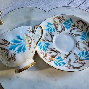Vintage Royal Chelsea Bone China Teacup & Saucer – Pattern 4983A, Hand Decorated Turquoise Gold bild 3