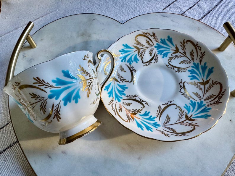 Vintage Royal Chelsea Bone China Teacup & Saucer – Pattern 4983A, Hand Decorated Turquoise Gold bild 3