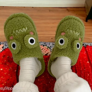 Frog Slippers | Funny, Animal Slides | Cute, Funny House Slipper for Gift | Frog flip flops
